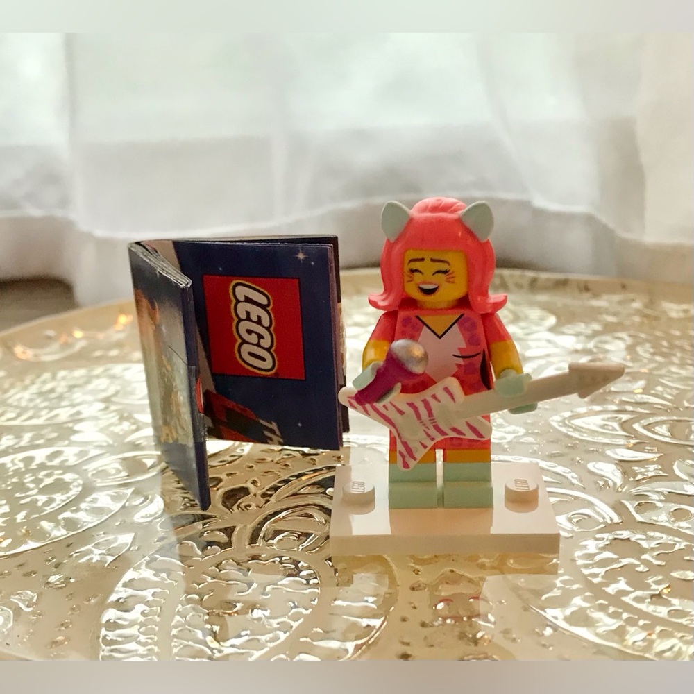 2/$10 LEGO Blind Bag Galaxy Cat Super Star Singer Pink Hair Minifigure Toy Block